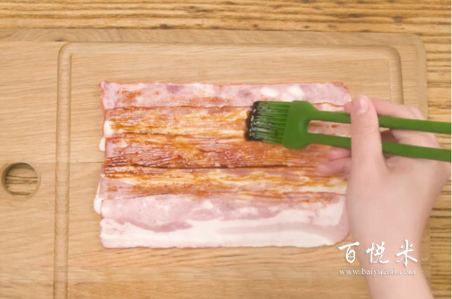 超級好吃的培根做法，培根片裹著奶酪棒烤著吃，解饞拉絲